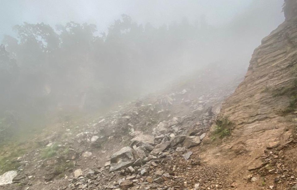 दोलखामा पहिरो : चार महिनाकी शिशुको ज्यान गयो, आमा गम्भीर घाइते